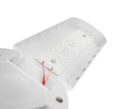 Żarówka LED 45W - żyrandol trójramienny