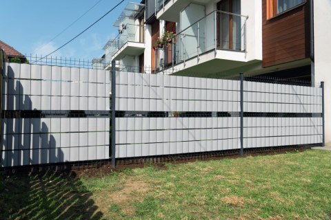 TAŚMA OGRODZENIOWA PASKI 6x2,55MB CLASSIC 19CM PROTECTO SZARA + 12 KLIPSÓW TAŚMA OGRODZENIOWA PASKI 6x2,55MB CLASSIC 19CM PROTECTO SZARA + 12 KLIPSÓW